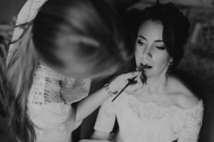 maquillage-de-la-mariée-mariage-au-domaine-des-bidaudieres-vouvray-par-ulrike-photographe-mariage-tours