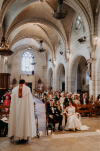 ceremonie-religieuse-mariage-au-domaine-des-bidaudieres-vouvray-par-ulrike-photographe-mariage-tours