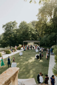 jardin-cocktail-mariage-au-domaine-des-bidaudieres-vouvray-par-ulrike-photographe-mariage-tours