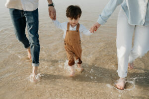 Famille photographiée sur la plage de la Guérite, Bretagne sud