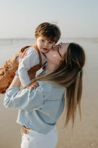 Moments intimes et sincères en famille captés près de Vannes