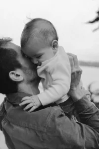 Photos de famille avec bébé réalisées dans le Morbihan