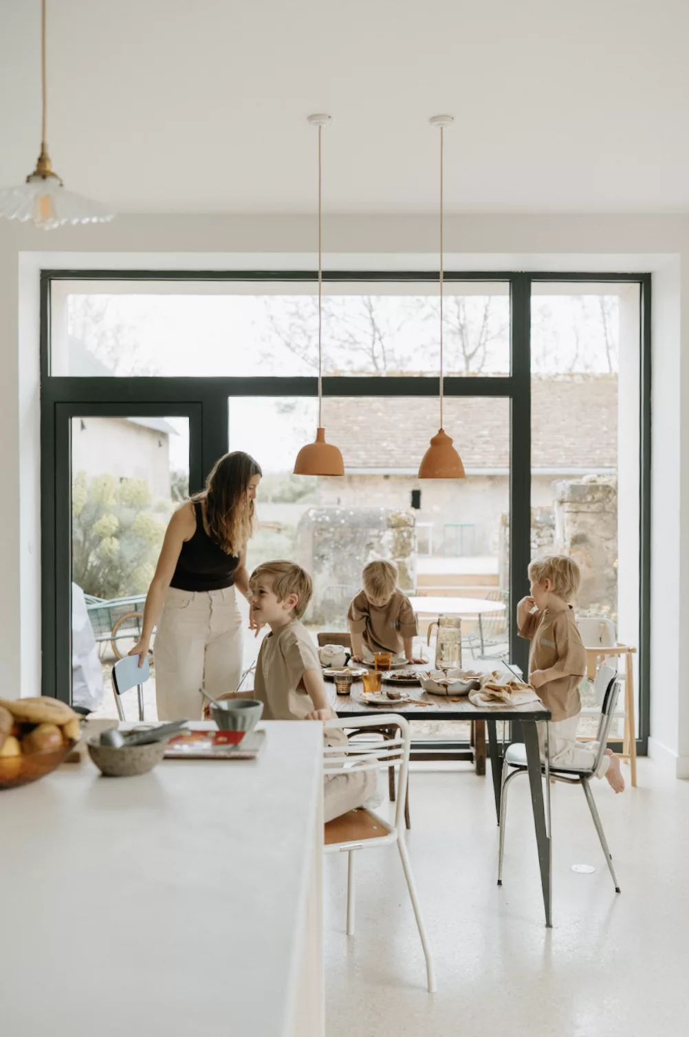 seance-famille-vannes-a-la-maison-enfants-morbihan-mere-fils