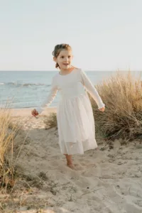 seance photo les pieds dans le sable en famille maman enceinte dans le morbihan