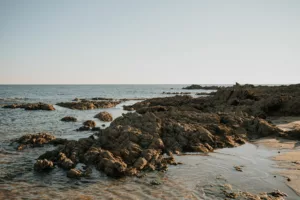 plage de saint pierre à locmariaquer pour une seance photo en famille proche de vannes
