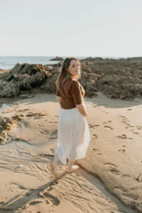femme enceinte seance photo sur la plage dans le morbihan ulrike photographe vannes