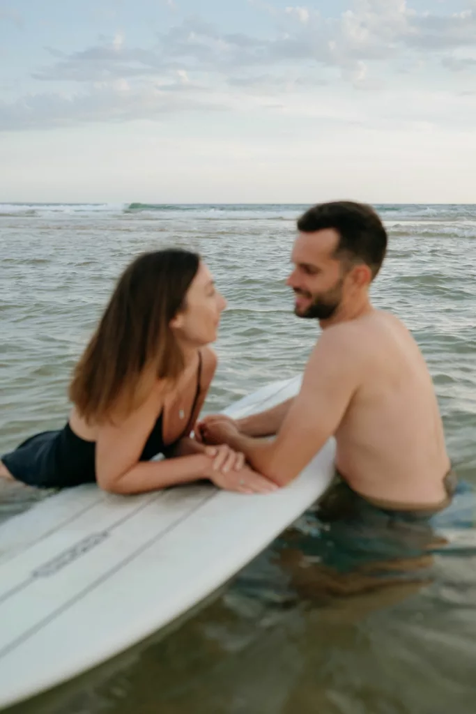Moment de tendresse au bord de l'eau Port Blanc